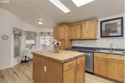 655 NE Burnett Rd #9, McMinnville, OR 97128 - Photo 8