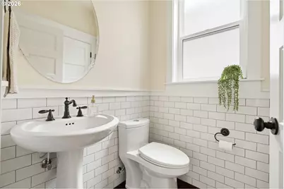 7936 N Wayland Ave, Portland, OR 97203 - Photo 24
