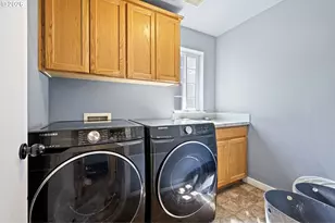 885 Kristen Way, Cottage Grove, OR 97424 - Photo 32