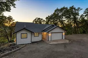 1485 SE Parkwood Dr, Roseburg, OR 97470 - Photo 1