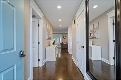 6275 Clubhouse Cir, West Linn, OR 97068 - Photo 2