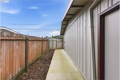 955 State St, North Bend, OR 97459 - Photo 32