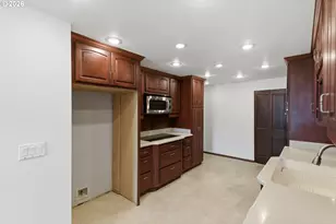 955 State St, North Bend, OR 97459 - Photo 6