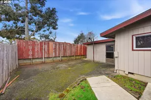 955 State St, North Bend, OR 97459 - Photo 30