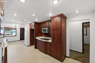 955 State St, North Bend, OR 97459 - Photo 4