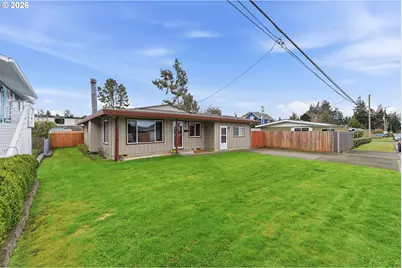 955 State St, North Bend, OR 97459 - Photo 2