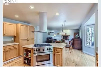 15093 SW Ashley Dr, Portland, OR 97224 - Photo 8