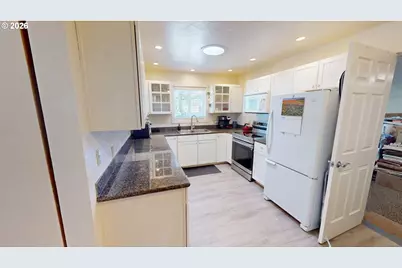 94130 4th St, Gold Beach, OR 97444 - Photo 4