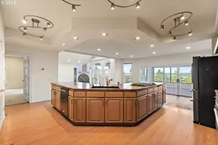 9101 NE Cliff St, Portland, OR 97220 - Photo 8