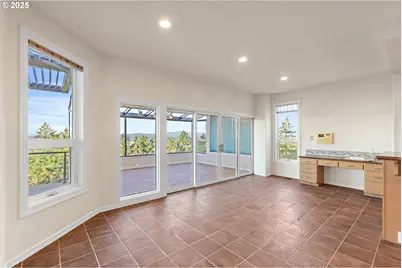 9101 NE Cliff St, Portland, OR 97220 - Photo 10