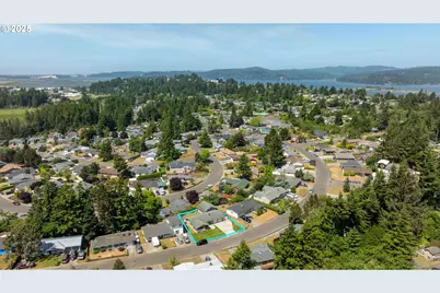 3840 Vista Dr, North Bend, OR 97459 - Photo 32