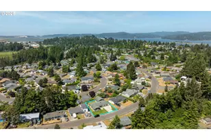 3840 Vista Dr, North Bend, OR 97459 - Photo 32