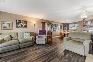 2093 W Hayes St, Woodburn, OR 97071 - Photo 10