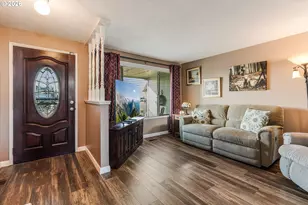 2093 W Hayes St, Woodburn, OR 97071 - Photo 6