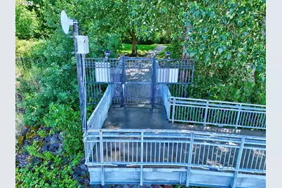 11612 N Island Cove Ln, Portland, OR 97217 - Photo 6