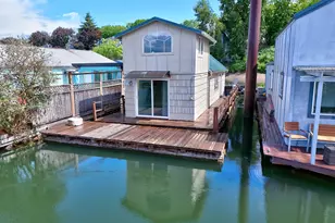 11612 N Island Cove Ln, Portland, OR 97217 - Photo 2
