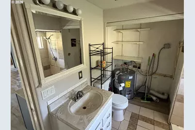 11612 N Island Cove Ln, Portland, OR 97217 - Photo 24