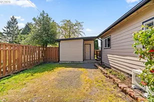 1043 F St, Springfield, OR 97477 - Photo 4