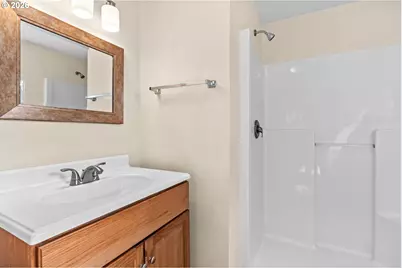 1043 F St, Springfield, OR 97477 - Photo 20