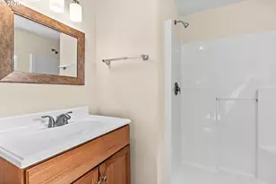 1043 F St, Springfield, OR 97477 - Photo 20