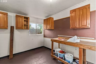 1043 F St, Springfield, OR 97477 - Photo 26