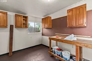 1043 F St, Springfield, OR 97477 - Photo 26