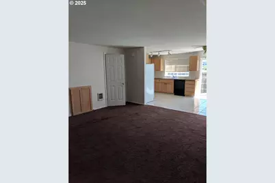 4470 Fergus Ave, Eugene, OR 97402 - Photo 4