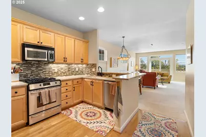 5218 SW View Point Ter, Portland, OR 97239 - Photo 8