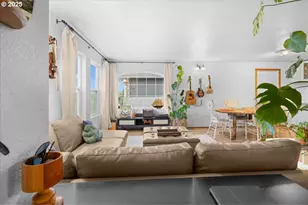 2305 7th St, Tillamook, OR 97141 - Photo 8