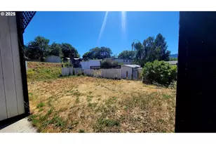 193 Clark St, Myrtle Creek, OR 97457 - Photo 8