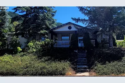 193 Clark St, Myrtle Creek, OR 97457 - Photo 1
