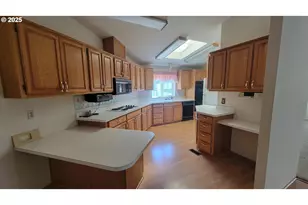 193 Clark St, Myrtle Creek, OR 97457 - Photo 14