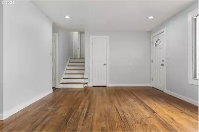 1203 NE 190th Pl, Portland, OR 97230 - Photo 8