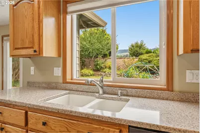 1905 N Westlake Loop, Newberg, OR 97132 - Photo 10