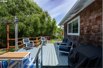 870 11th St SW, Bandon, OR 97411 - Photo 10