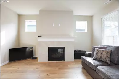 2437 W 8th Ave, Junction City, OR 97448 - Photo 2