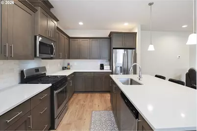 2437 W 8th Ave, Junction City, OR 97448 - Photo 4