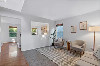 154 NE Danbury Ave, Hillsboro, OR 97124 - Photo 4