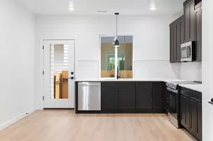 7193 SE Crystal Springs Blvd, Portland, OR 97206 - Photo 6