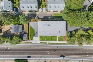 10985 E Burnside St, Portland, OR 97216 - Photo 6