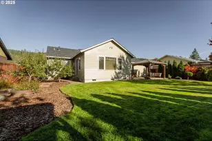 1204 E 2nd Ave, Sutherlin, OR 97479 - Photo 12
