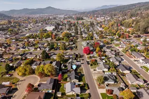 1204 E 2nd Ave, Sutherlin, OR 97479 - Photo 6