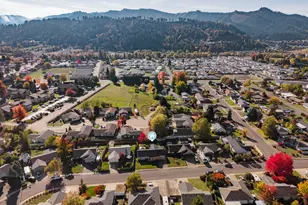 1204 E 2nd Ave, Sutherlin, OR 97479 - Photo 38