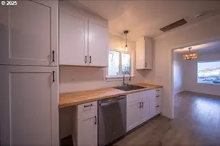 428 Elm Ave, Reedsport, OR 97467 - Photo 10