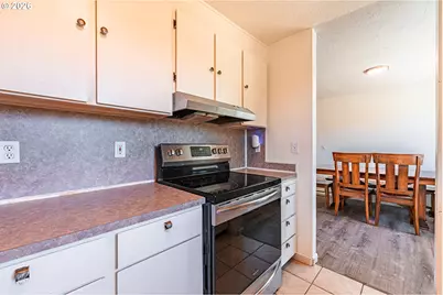 2410 Gilham Rd, Eugene, OR 97408 - Photo 20