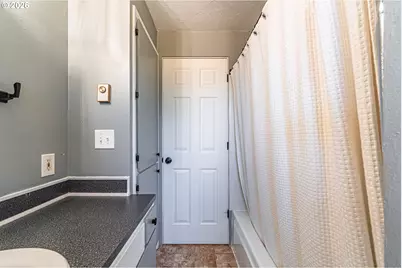 2410 Gilham Rd, Eugene, OR 97408 - Photo 12