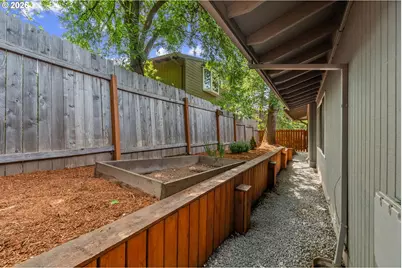 2211 SW Marigold St, Portland, OR 97219 - Photo 38