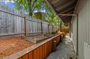 2211 SW Marigold St, Portland, OR 97219 - Photo 38