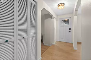 2211 SW Marigold St, Portland, OR 97219 - Photo 4