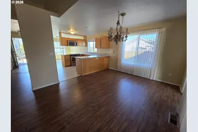 204 Greyfox Dr, Sutherlin, OR 97479 - Photo 8